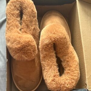 Fashion Nova Tan Plush Women's Slippers